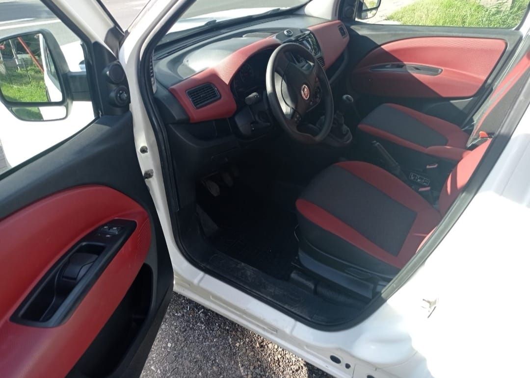 WYNAJEM wypożyczalnia busa 8-9 osobowego fiat Doblo dostawczak
