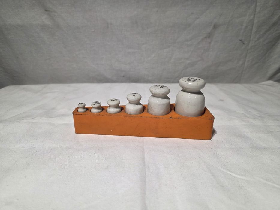 Zestaw odważników porcelanowych w etui 1/2-20dkg