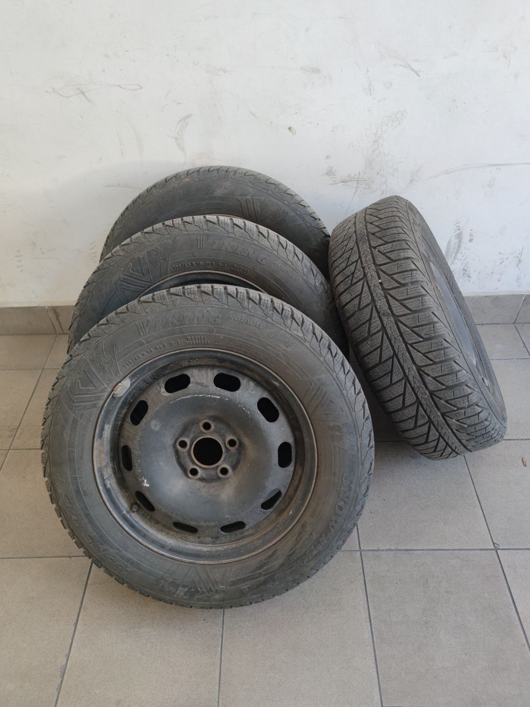 Felgi stalowe i opony 195/65 R15 91T zimowe z Volkswagen Bora 1999