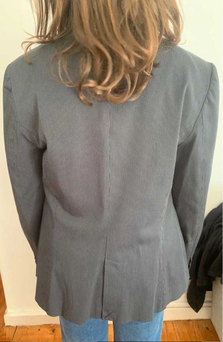 Blazer Mango Suit preto riscas finíssimas brancas cintado T42