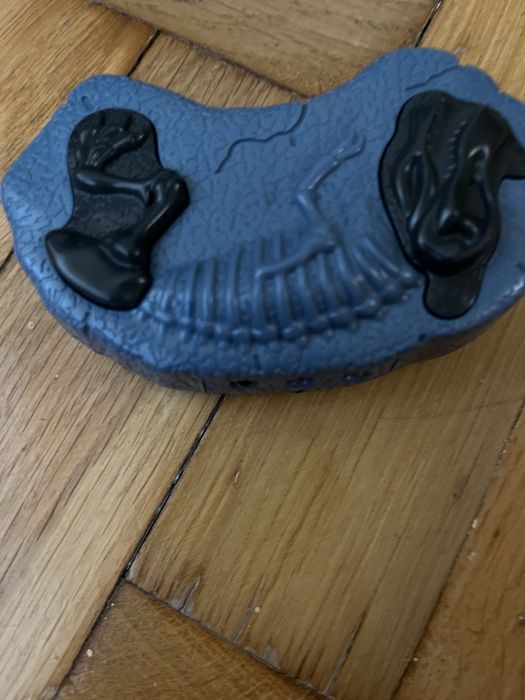 Інтерактивний динозавр на батарейках