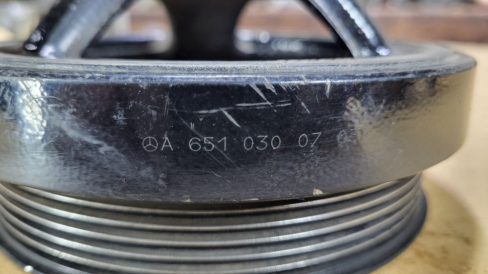 Шкив коленвала на Мерседес Спринтер W 906 2.2 cdi OM 651 (2009 — 2018