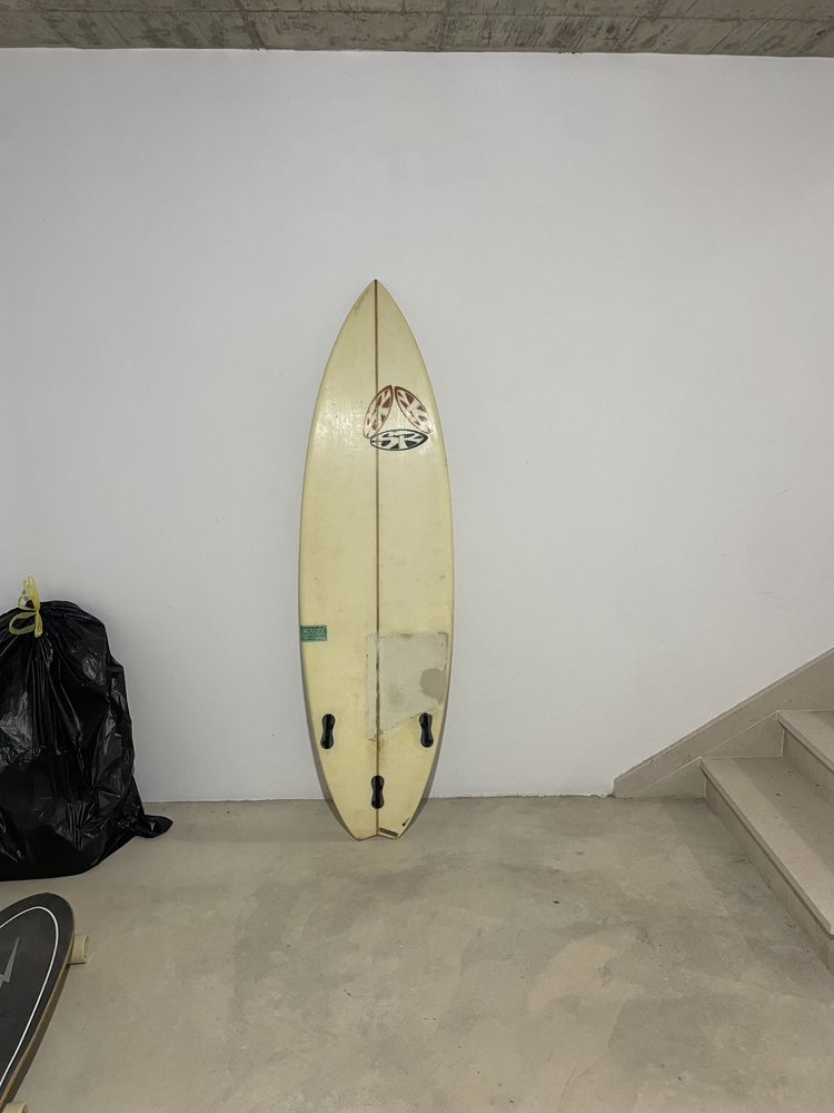 Prancha de surf swallow tail