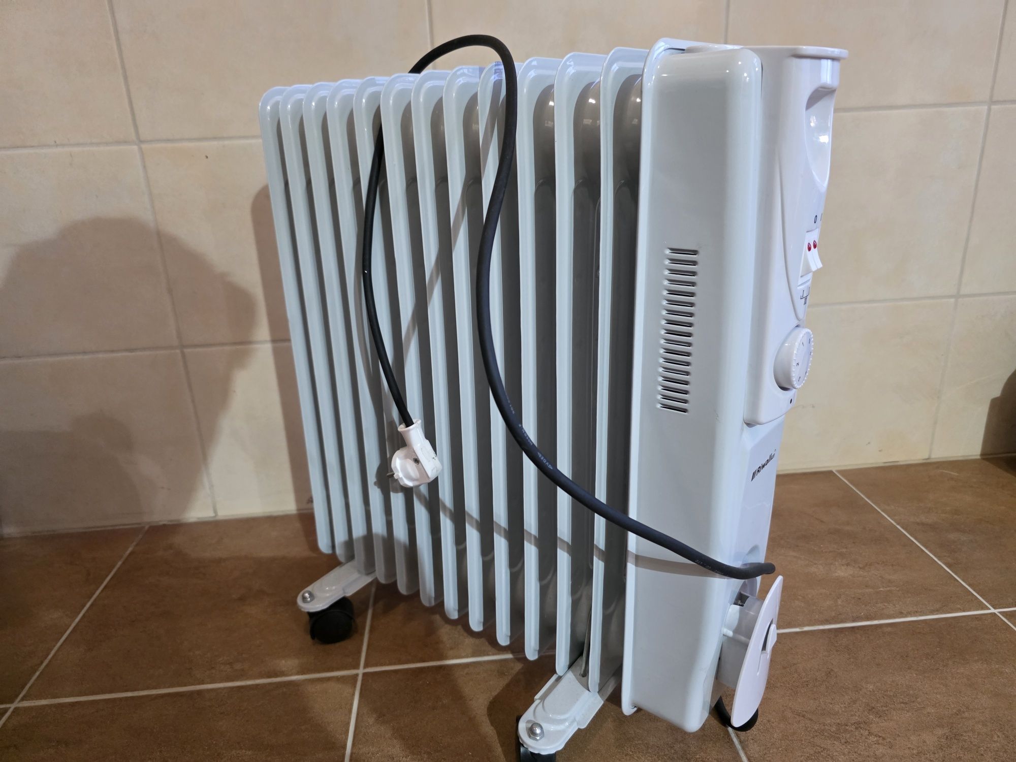 Grzejnik olejowy 13 żeberek na GĘSTY olej Riwall 2500W żeberkowy