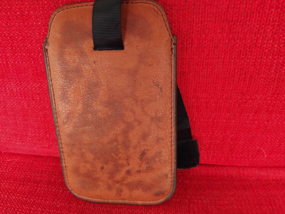 Bolsa em pele para transporte de telemóvel