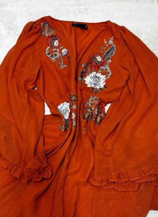 piękna unikatowa sukienka asos® folklor indie wzory haftowane kwiaty