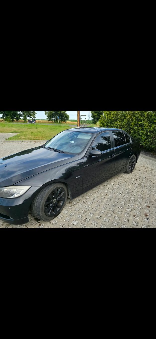 BMW Seria 3 Sprzedam BMW E90 z 2007 roku w wersji Individual. Automat