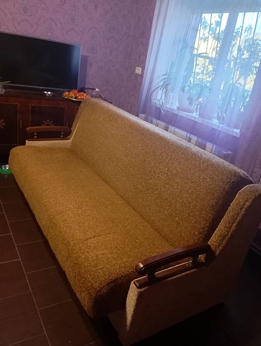 Продаю диван книжка