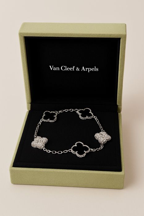 Pulseira trevos estilo Van Cleef  Charme e sofisticação