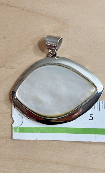 Pendente em prata e madreperola