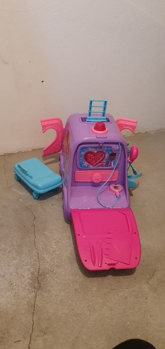 Clinica Movel Doutora Brinquedos + Peluche Ovelha + Peluche Dragão