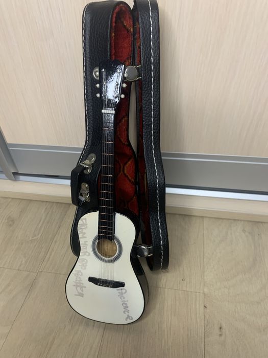 Гитара колекційна