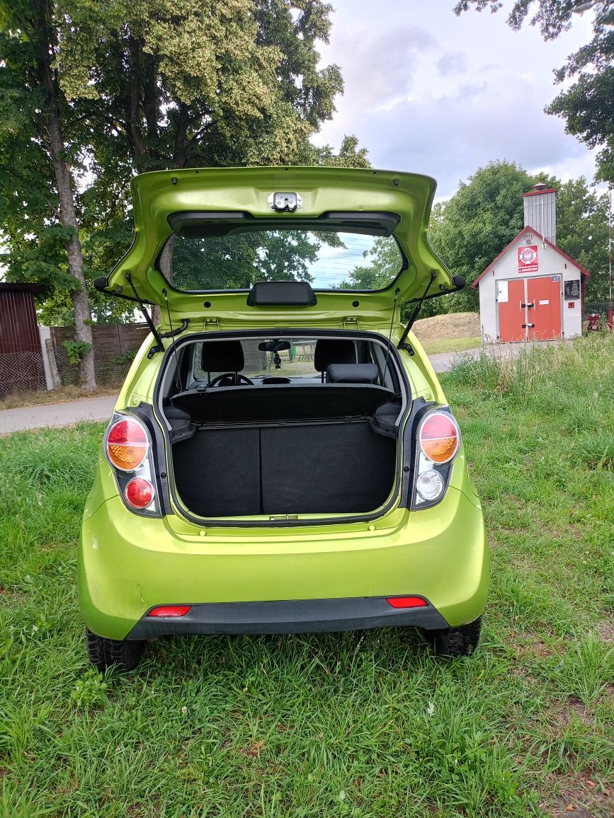 Chevrolet Spark samochód osobowy