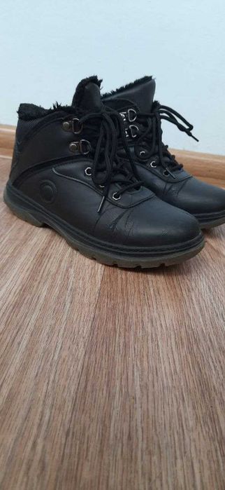 Зимние ботинки на мальчика.