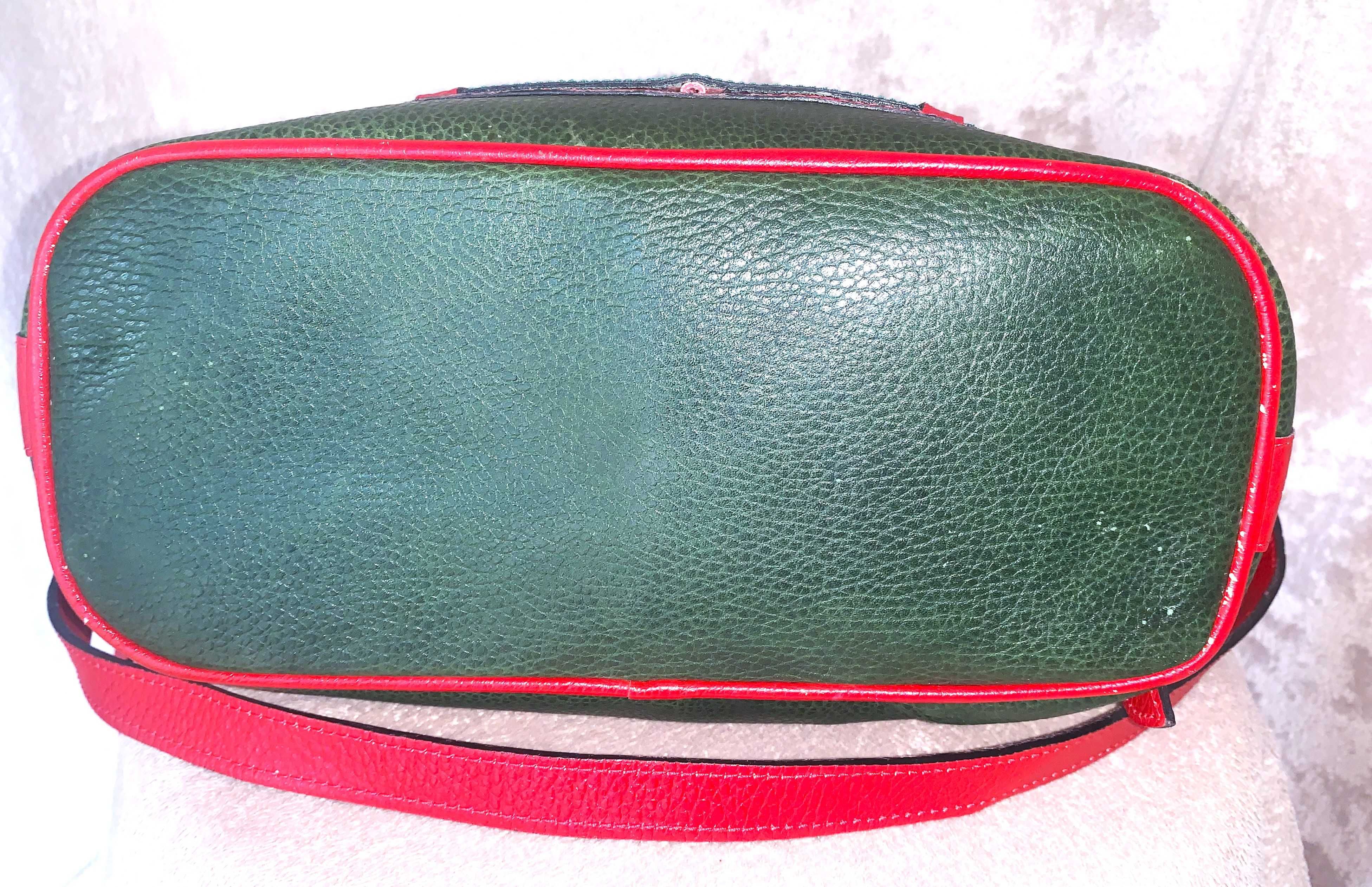 Zielono czerwona torebka ze skóry naturalnej