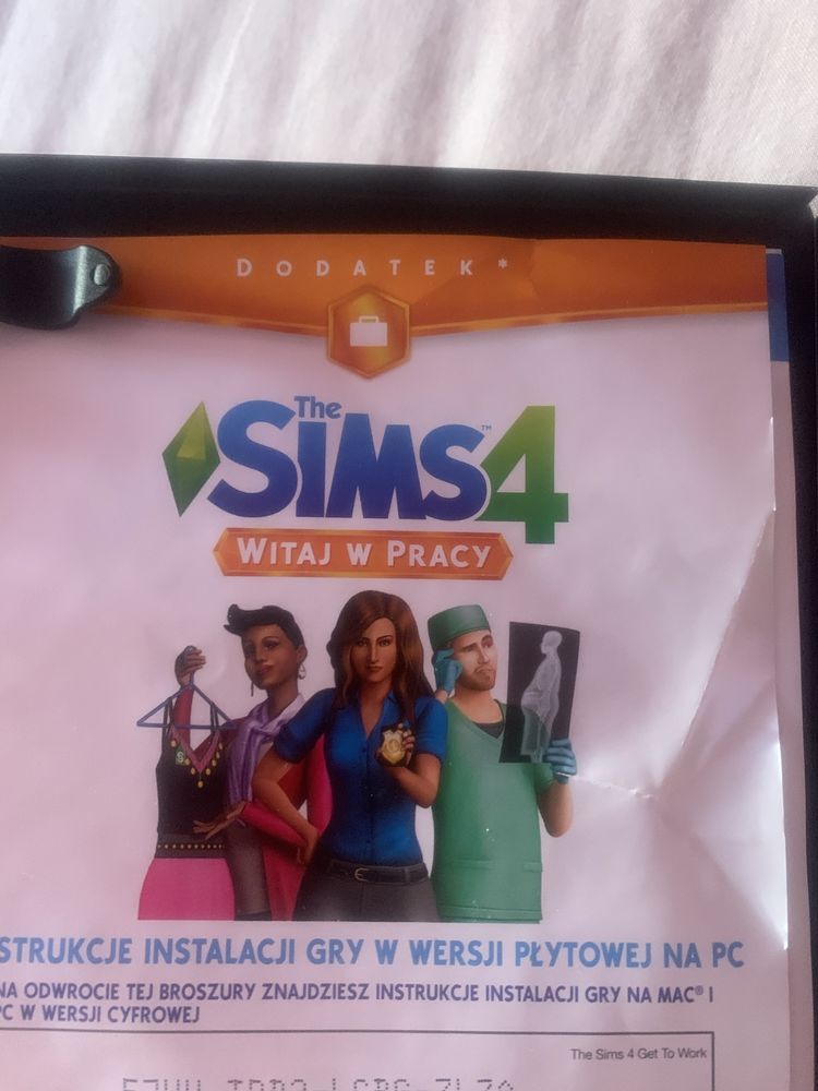 Sims 4 +dodatek stan bardzo dobry