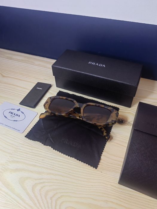 Prada okulary przeciwsłoneczne uniseks glamour czarno brązowe