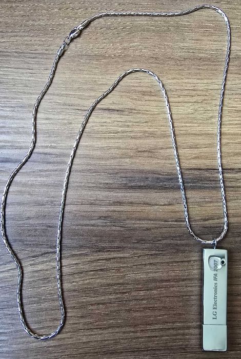 Elegancki pendrive firmy LG z 2007 roku