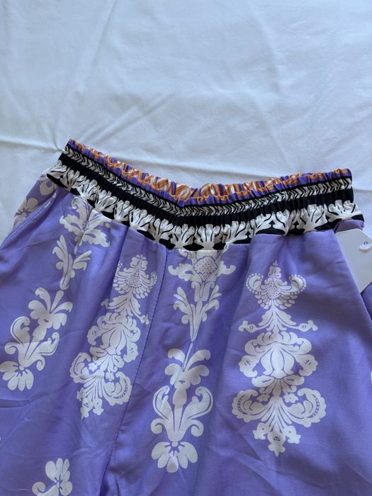 Calças Pantalonas padrao tons lilás e branco (novas)