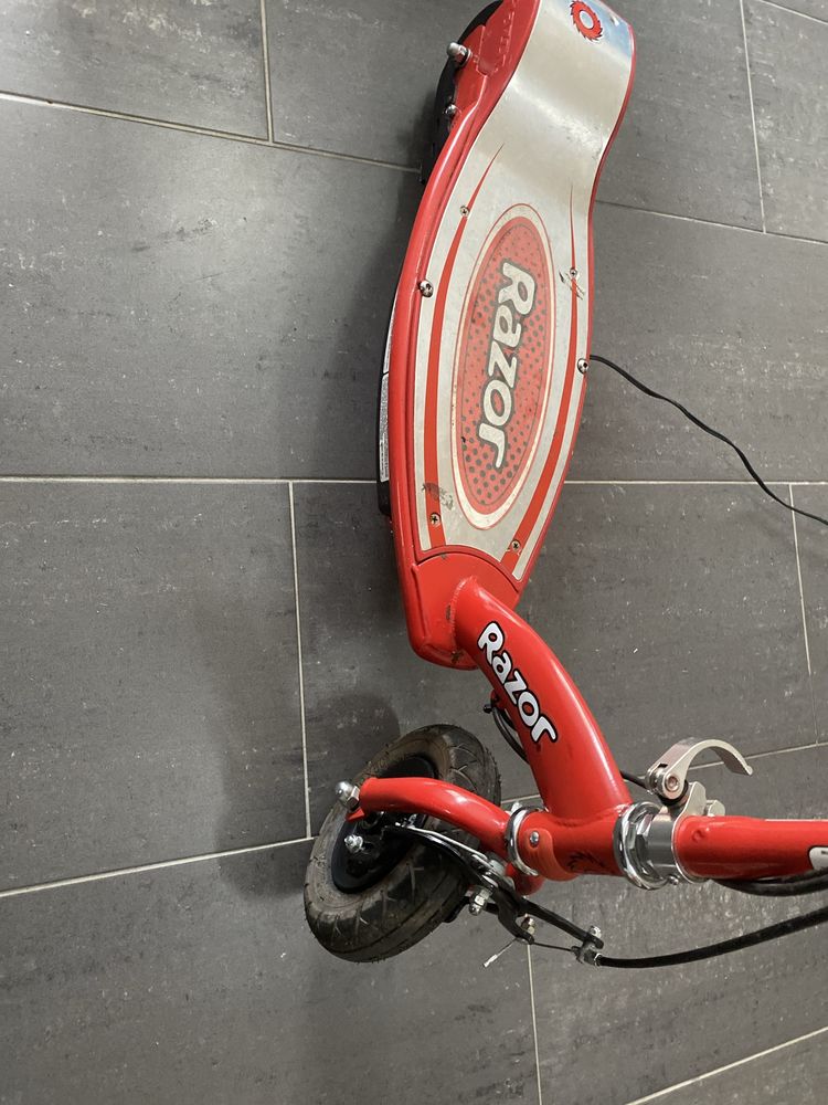 Trotinete eletrica Razor E100