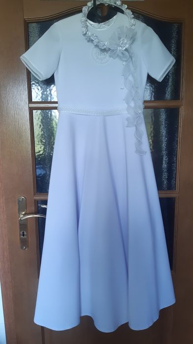 Sprzedam sukienkę komunijną z wiankiem