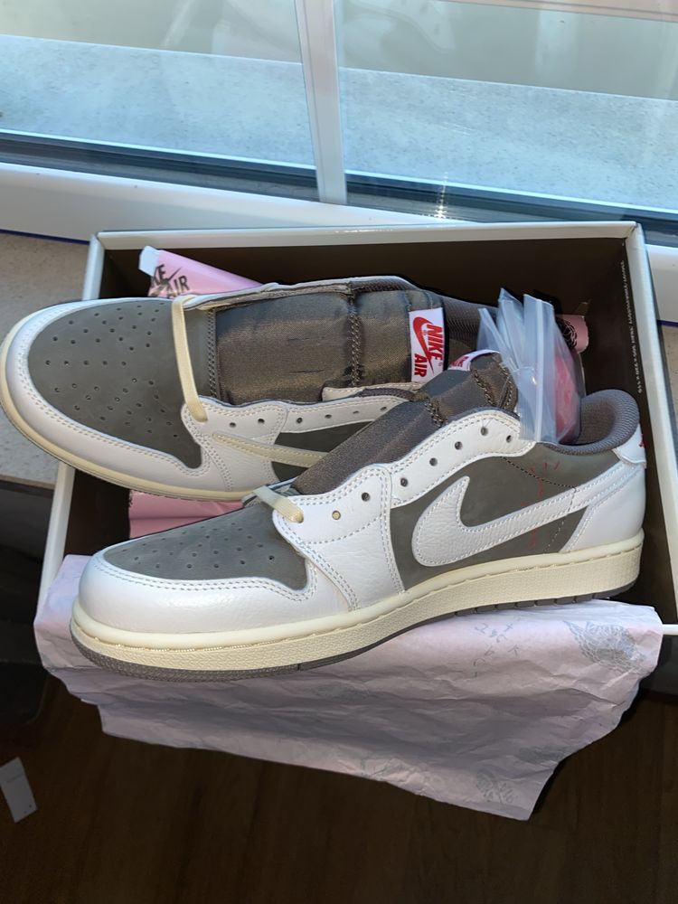 Air Jordan 1 Travis Scott reverse mocha