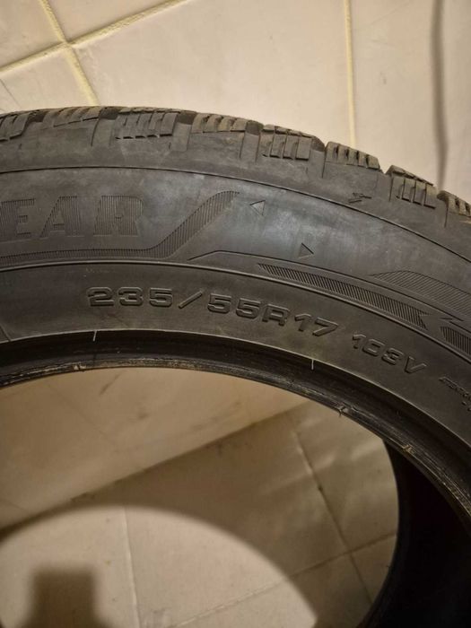Зимові шини 235/55 r17