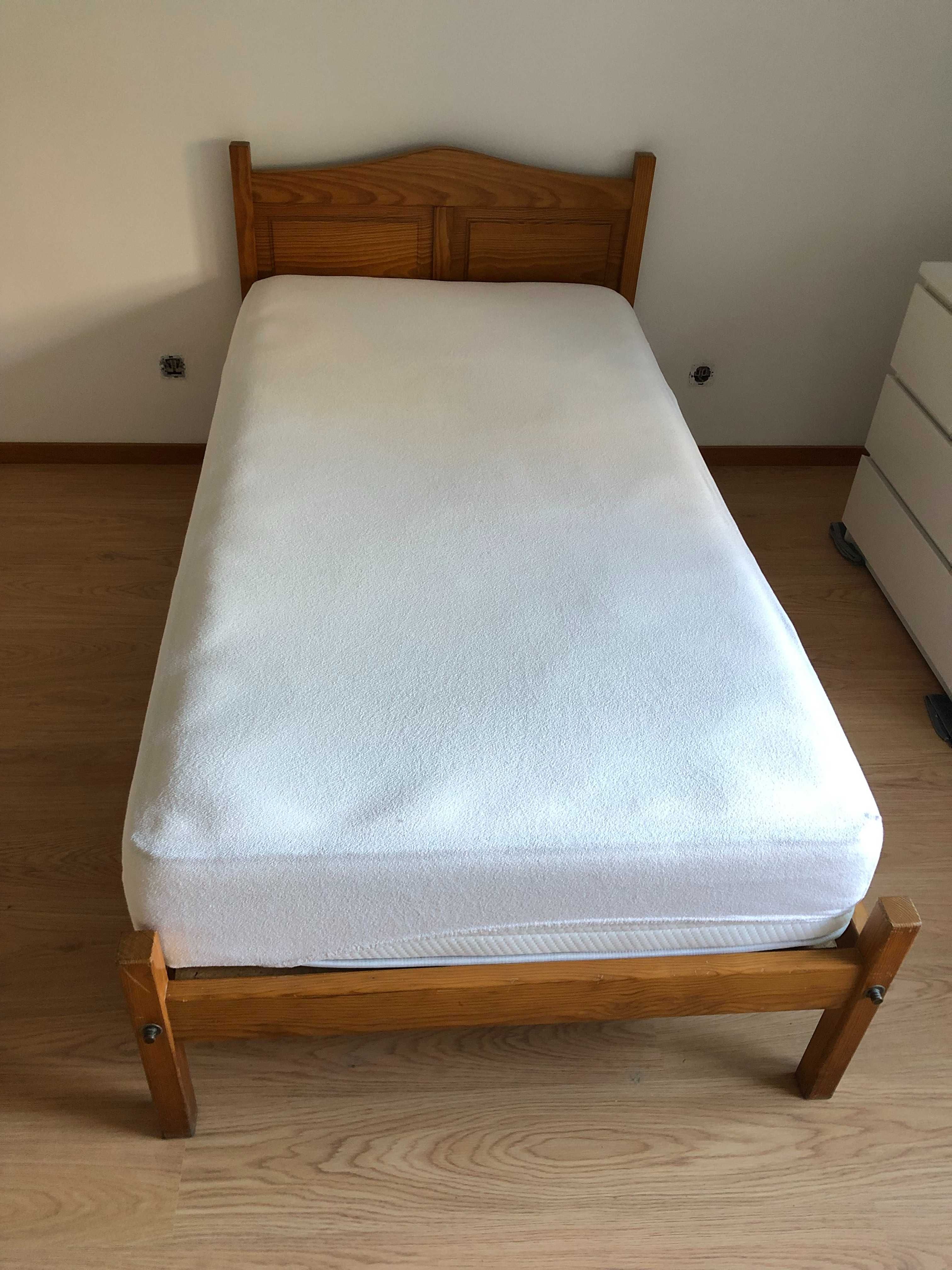 Cama de Solteiro em Pinho com colchão Molaflex