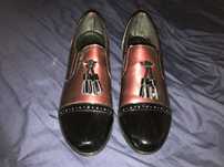 Sapatos verniz