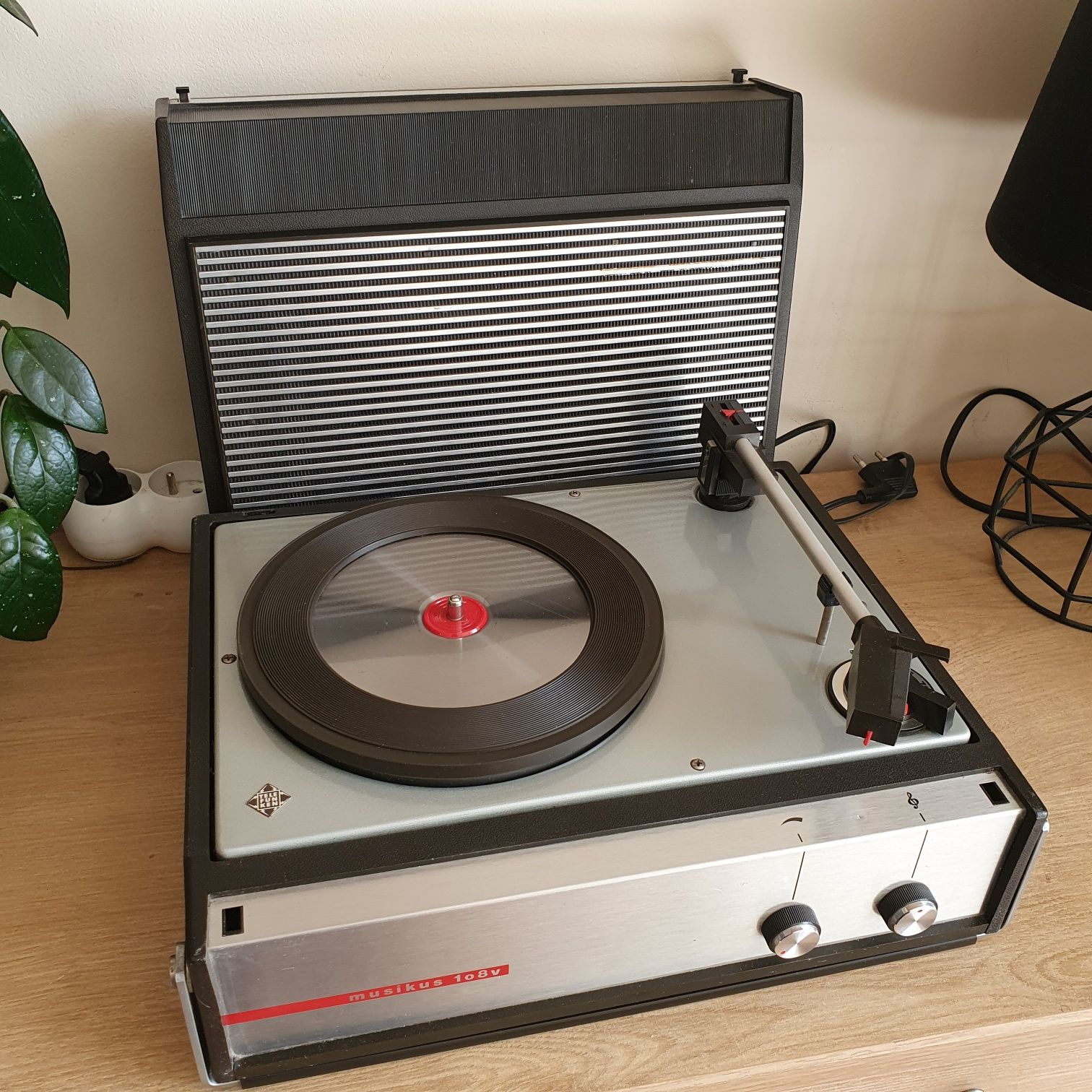 Musikus 108v gramofon