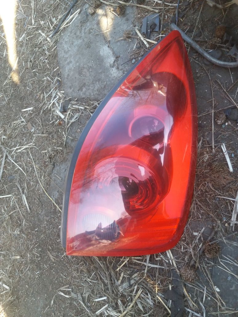 Lampa nissan Primera p12 HB prawa