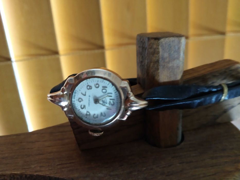 Очень красивые и стильные Золотые женские часы СССР "Заря",
раритет