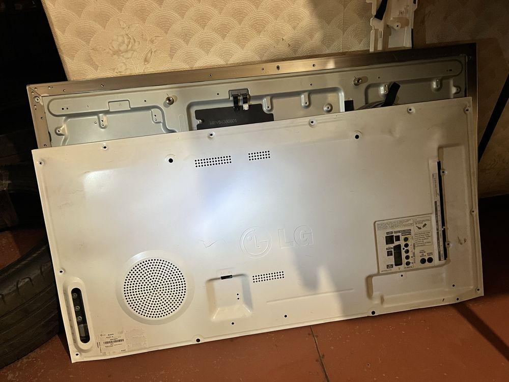 Телевизор LG 42LA741V-ZA  разборка на детали бит экран