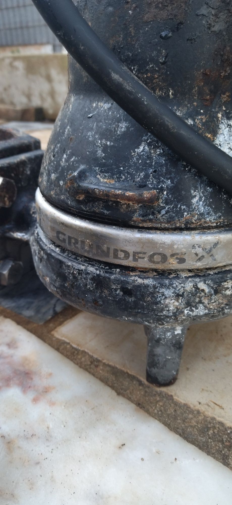 2 bombas  submersíveis grundfos