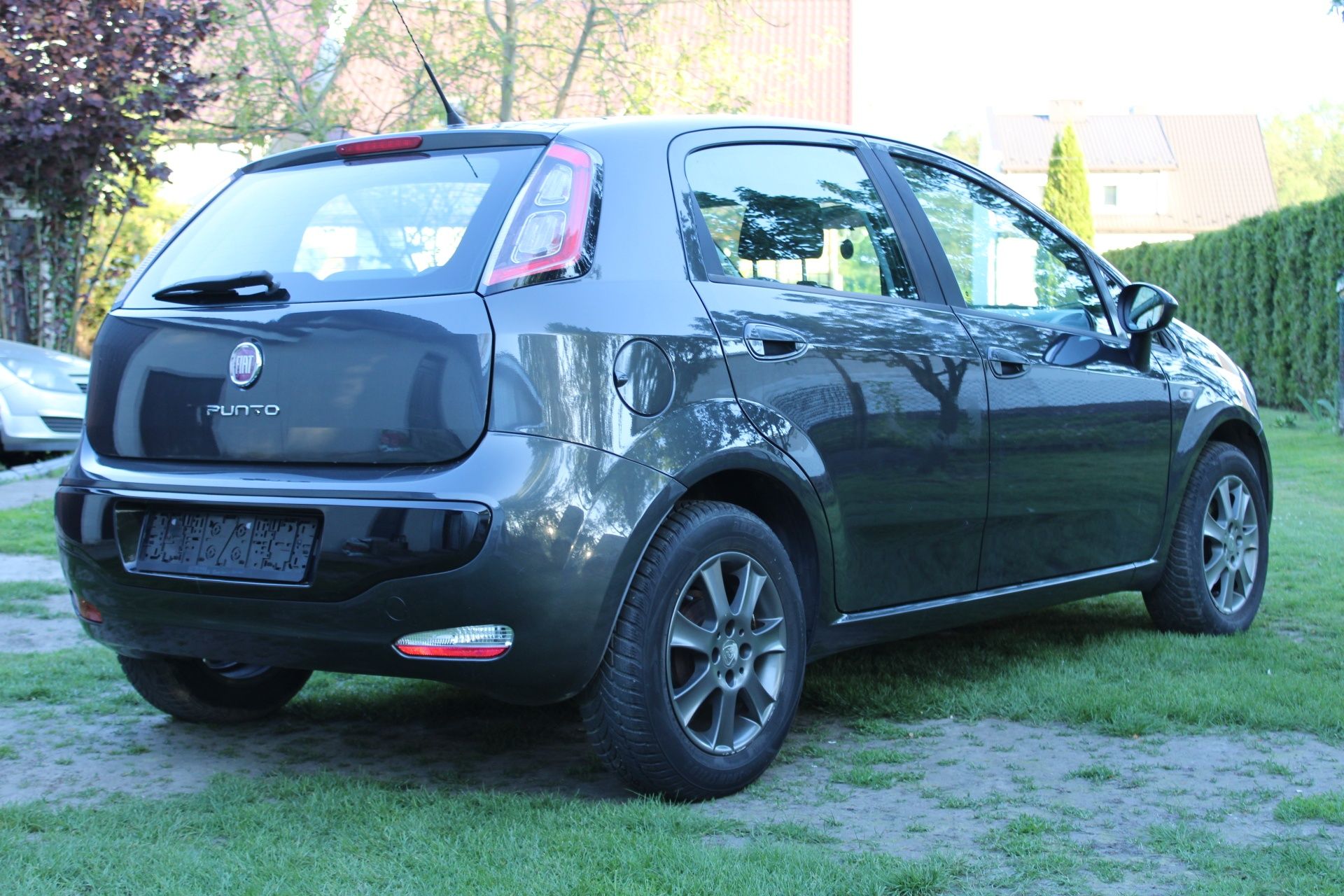 Fiat Punto Evo 1.2 klimatyzacja faktura alufelgi niski przebieg