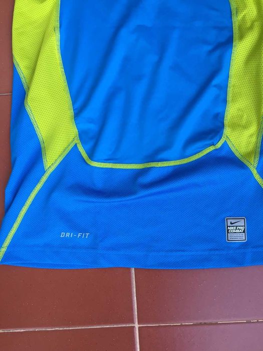 T-Shirt ginástica --- NIKE PRO COMBAT Dri-Fit -- Tam. M