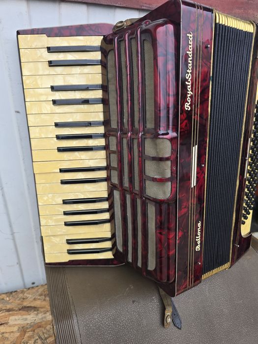 Akordeon Royal Standard 80 basów