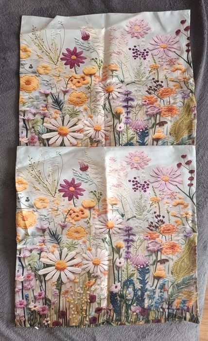 Poszewki na poduszki kwiaty