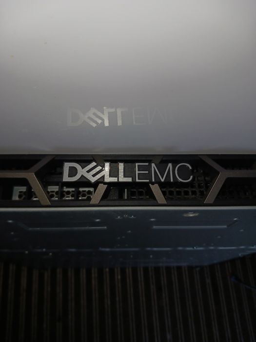 2  Serwery DELLEMC R240  + Kamery