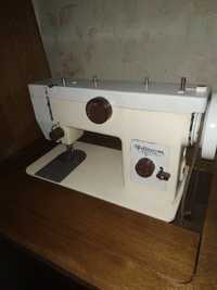 Швейна машинка з ножним приводом Чайка 134