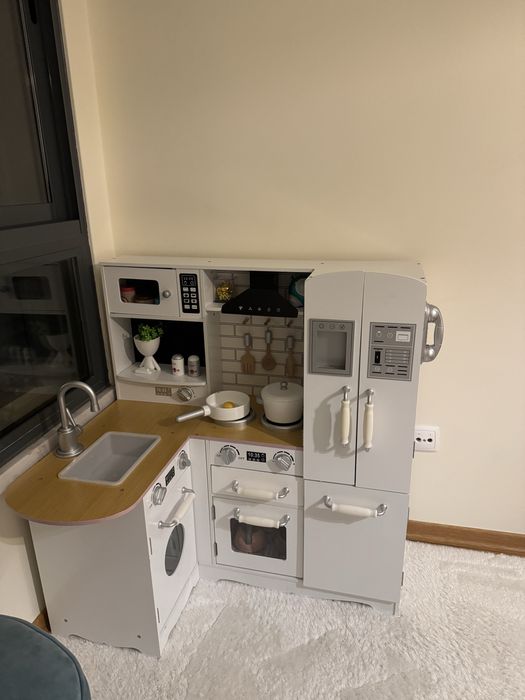 Cozinha branca e madeira
