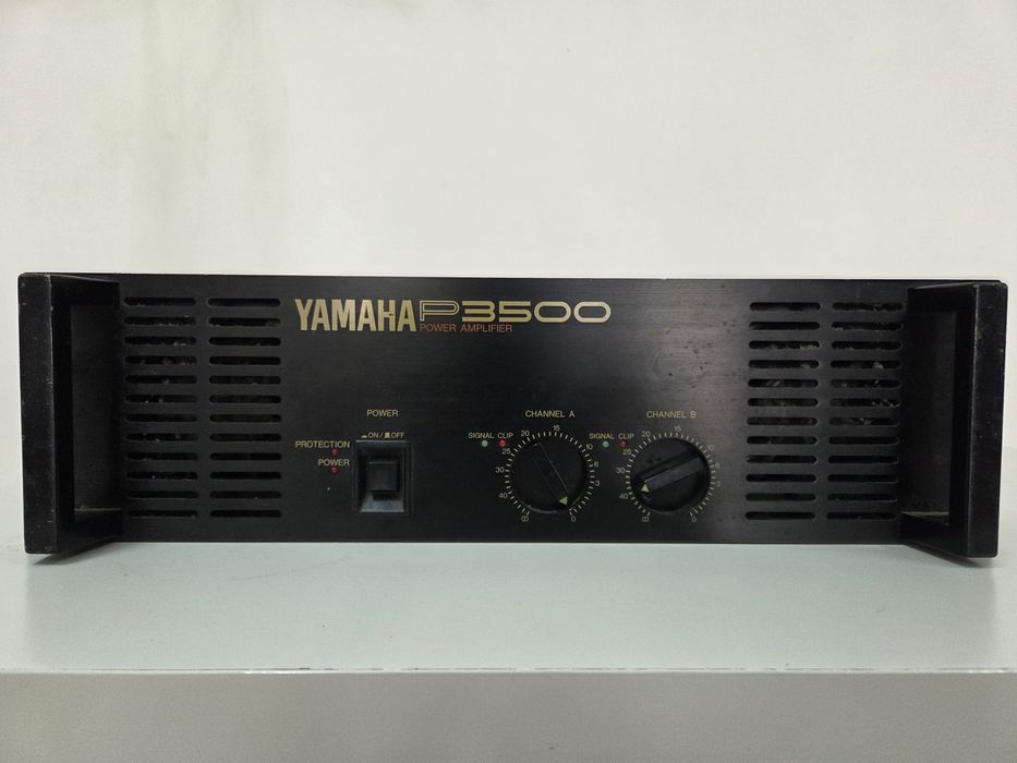 Amplificador YAMAHA  P3500 - Estéreo