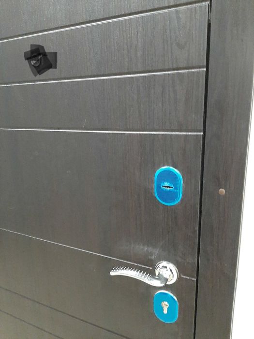 Терміново продам вхідні , гарні двері