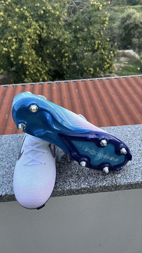 Chuteira Nike mercurial