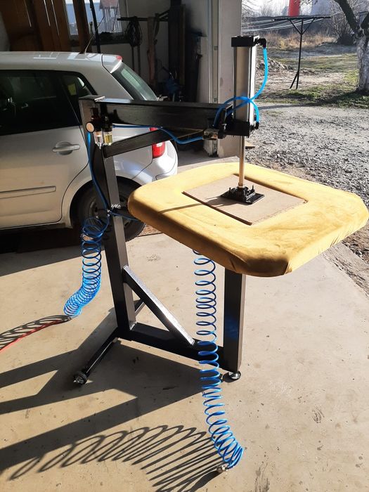 Prasa tapicerska do paneli krzeseł praska scisk pneumatyczna