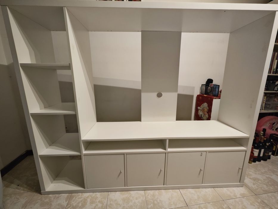 Móvel de TV com arrumação