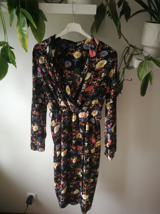 Sukienka kopertowa Boohoo 42 XL plus size wyszczuplająca
Założona raz