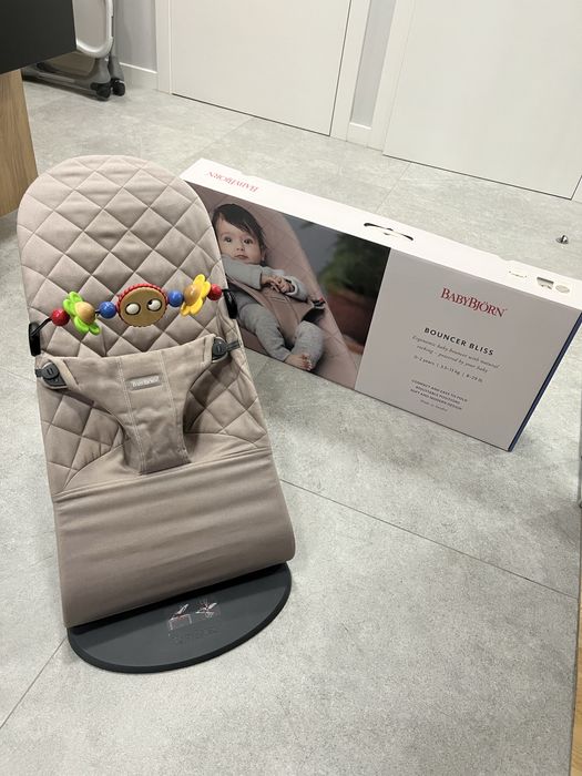 BABYBJORN - leżaczek BLISS Woven, Piaskowoszary + Zabawka Googly Eyes