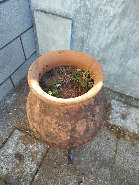 2 vasos de Jardim com o respectivo suporte