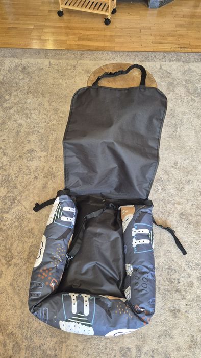 Legowisko dl psa kota do samochodu zabezpieczający zwierzaczka i fotel